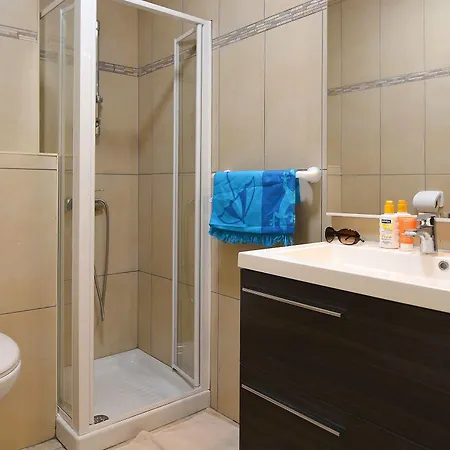 Marina Doru Nyaraló *